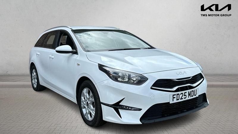 Used Kia Ceed 138 HP (101 kW) 2025 White Hatchback