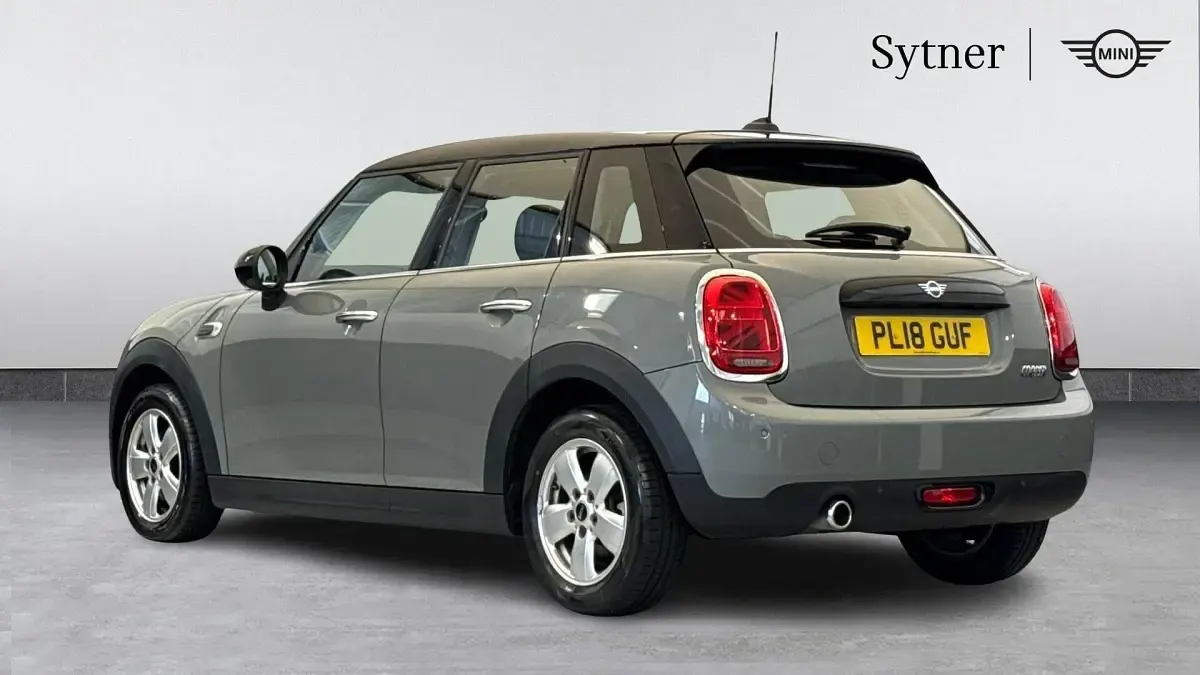 Gebraucht Mini Cooper Hatch 134 PS (98 kW) 2018 Grau Kleinwagen