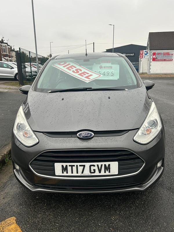 Used Ford B-MAX Zetec 95 HP (69 kW) 2017 Grey MPV