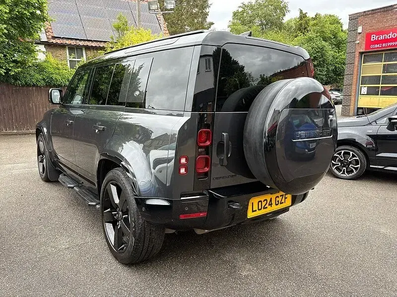 Used Land Rover Defender HSE Dynamic 300 HP (220 kW) 2024 Grey SUV