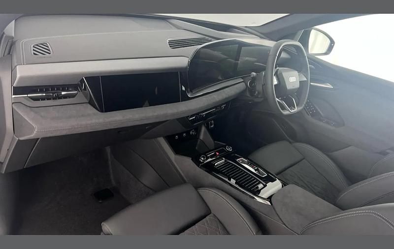 Ny Audi Q6 e-tron Performance 225 kW (306 HK) 2025 Vit SUV