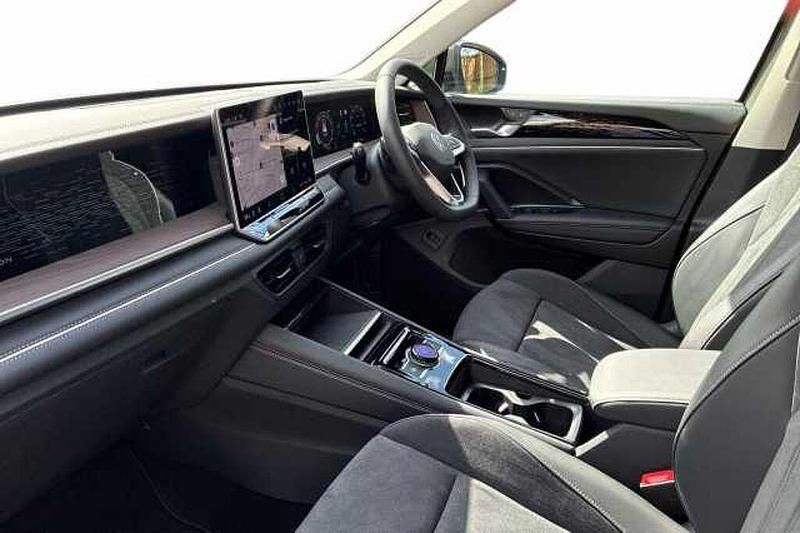 Neu VW Tayron Elegance 150 PS (110 kW) 2026 Grün SUV