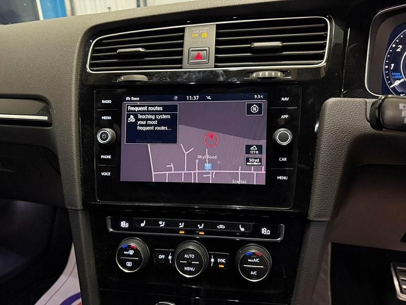 Begagnad VW Golf VII R 310 HK (228 kW) 2017 Vit Halvkombi