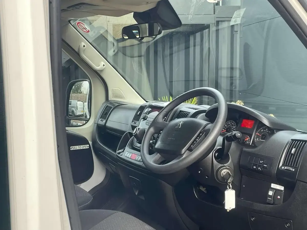 Used Peugeot Boxer 130 HP (95 kW) 2020 White Van