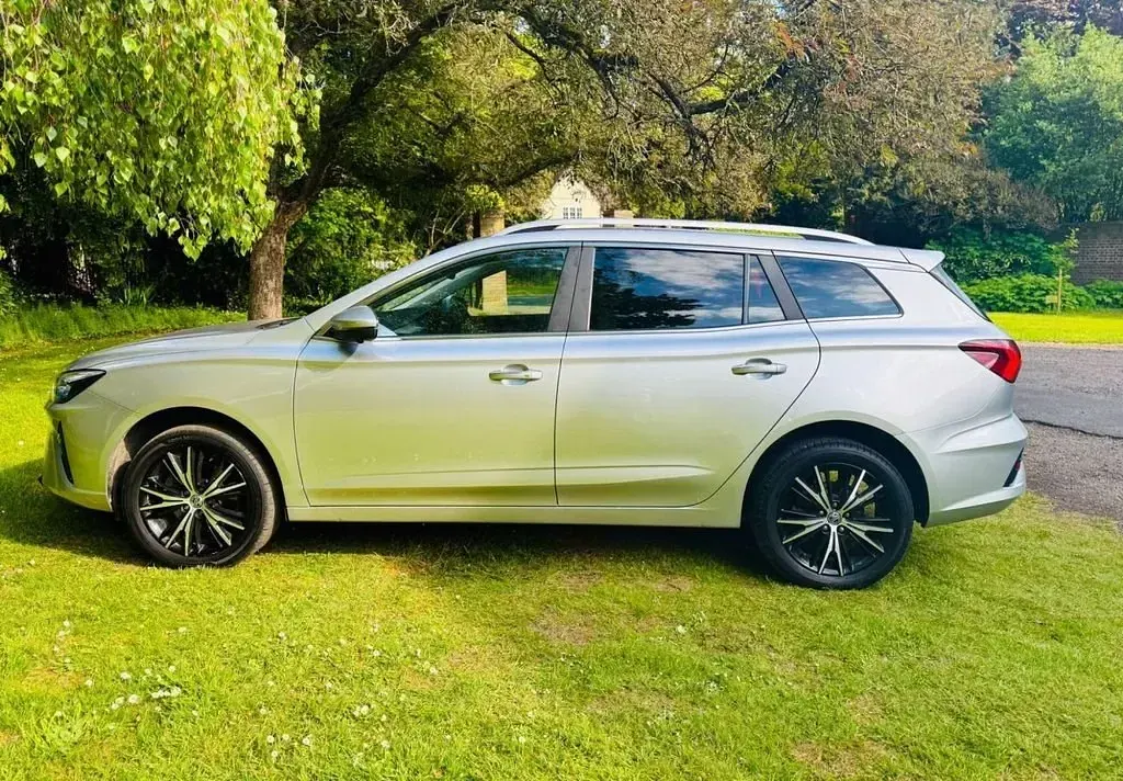 Usado MG MG5 EV Trophy 114 kW (156 HP) 2023 Prateado Carrinha
