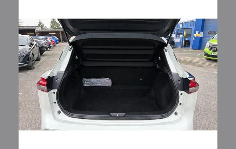 Used Nissan Qashqai Acenta Premium 140 HP (102 kW) 2021 Pearl  pearl white SUV