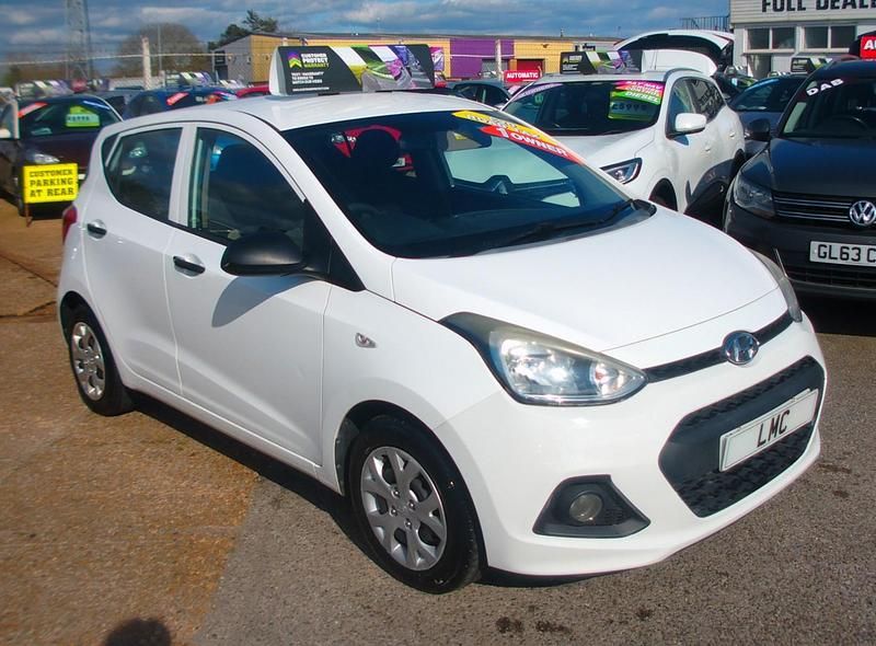 Used Hyundai i10 67 HP (49 kW) 2014 White Hatchback