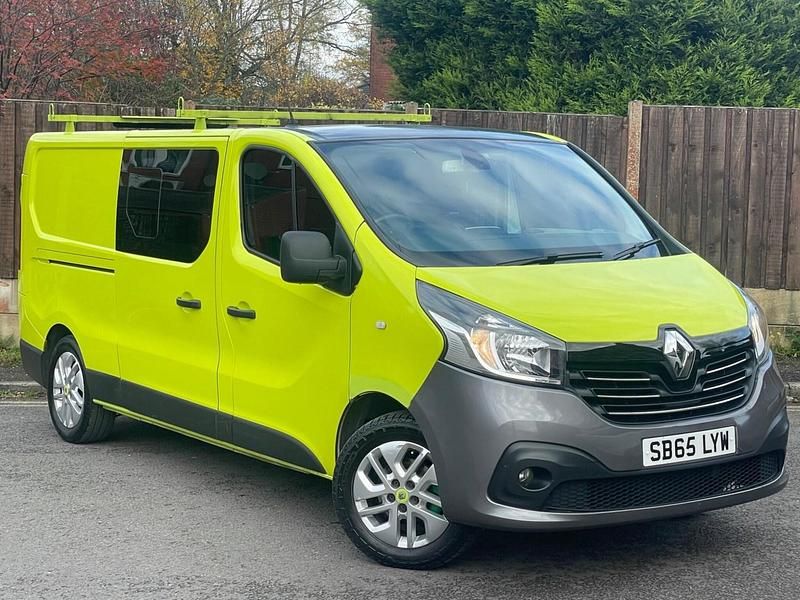 Green Used 2015 Renault Trafic MPV | £7,995 (Fair price) - Image 1/3
