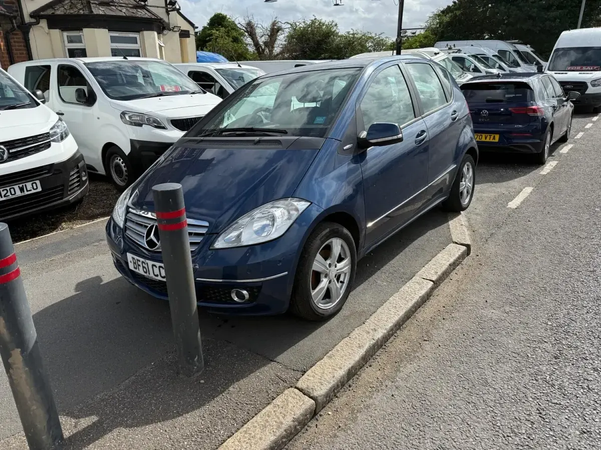 Used Mercedes A180 Avantgarde 109 HP (80 kW) 2011 Blue Hatchback