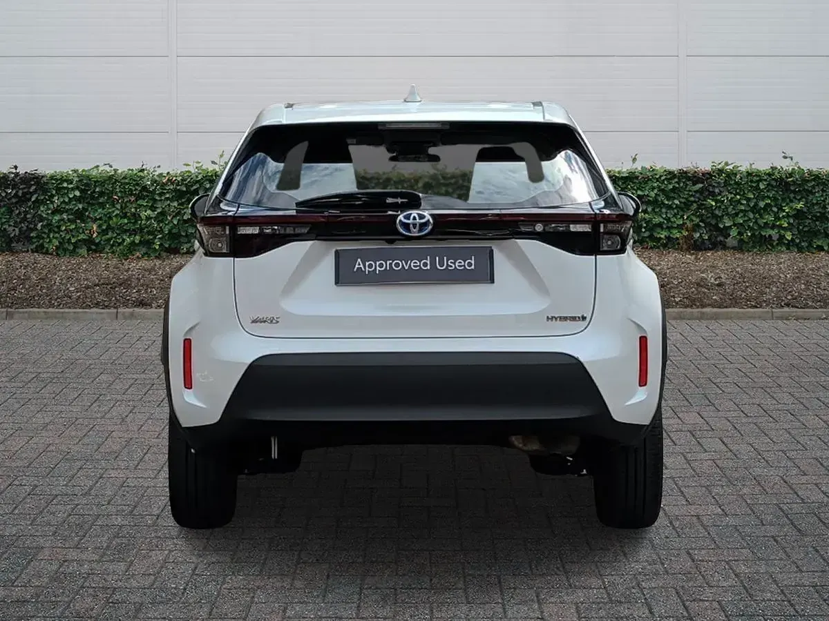 Used Toyota Yaris Hybrid 2024 White Estate