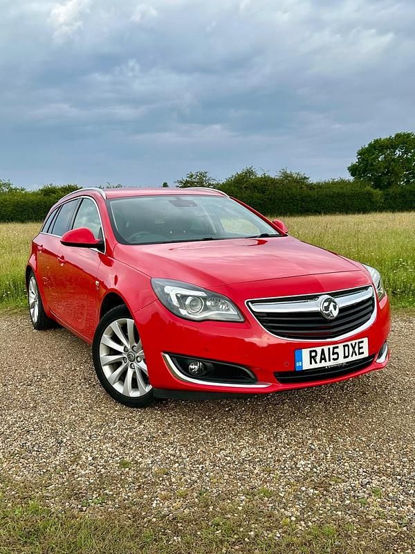 Red Used 2015 Vauxhall Insignia Elite Estate | £4,995 (Fair price) - Image 1/4