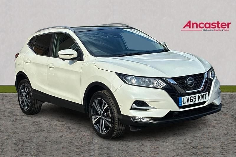 White Used 2019 Nissan Qashqai N-Connecta SUV | £12,975 (Fair price) - Image 1/4