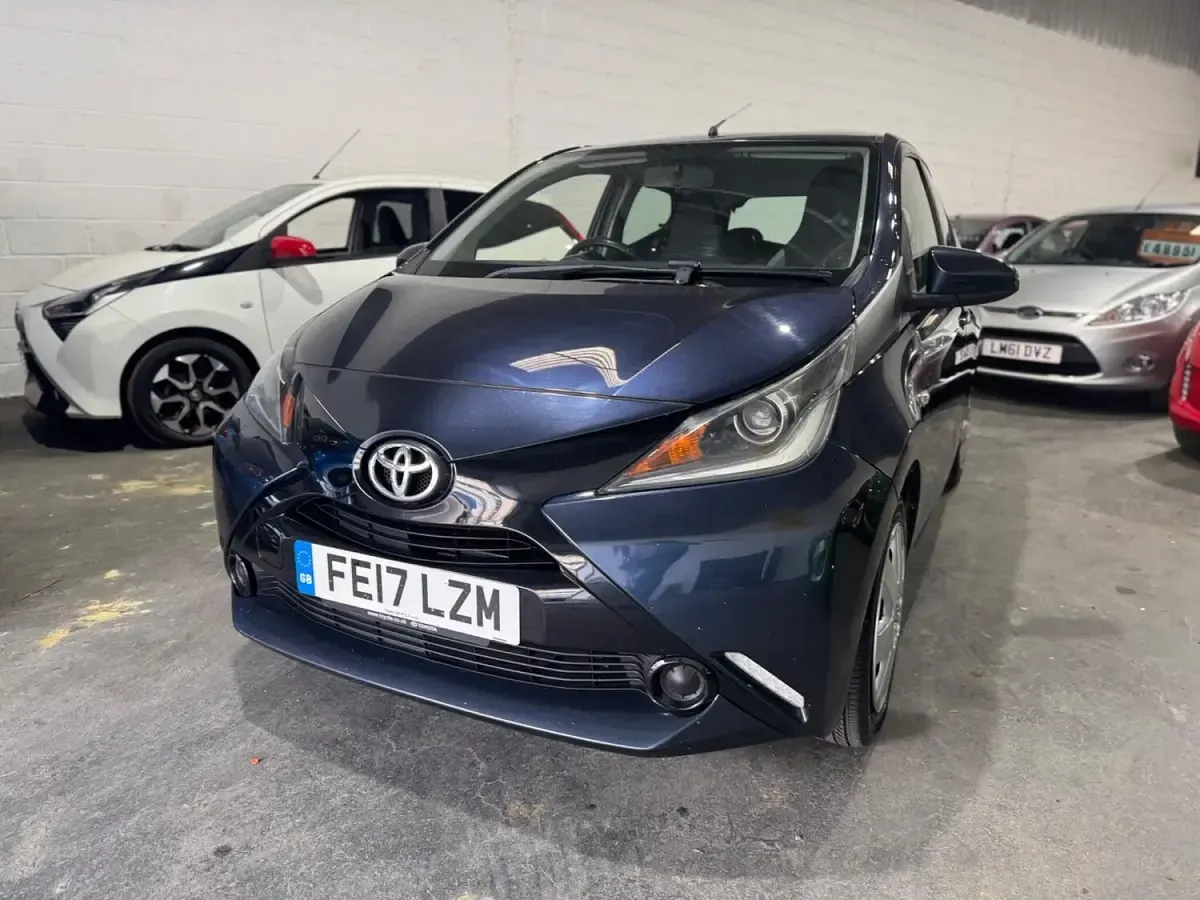 Used Toyota Aygo X-play 68 HP (50 kW) 2017 Blue Hatchback