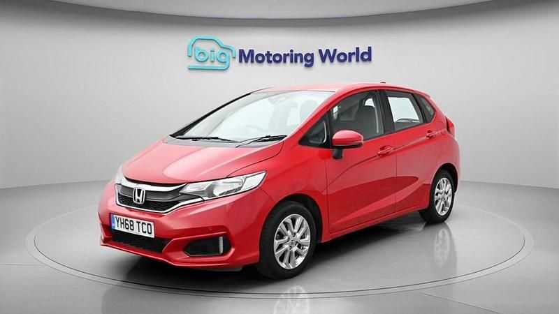 Used Honda Jazz SE 102 HP (75 kW) 2018 Red Hatchback