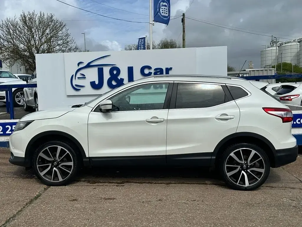 Used Nissan Qashqai S 130 HP (95 kW) 2015 White SUV