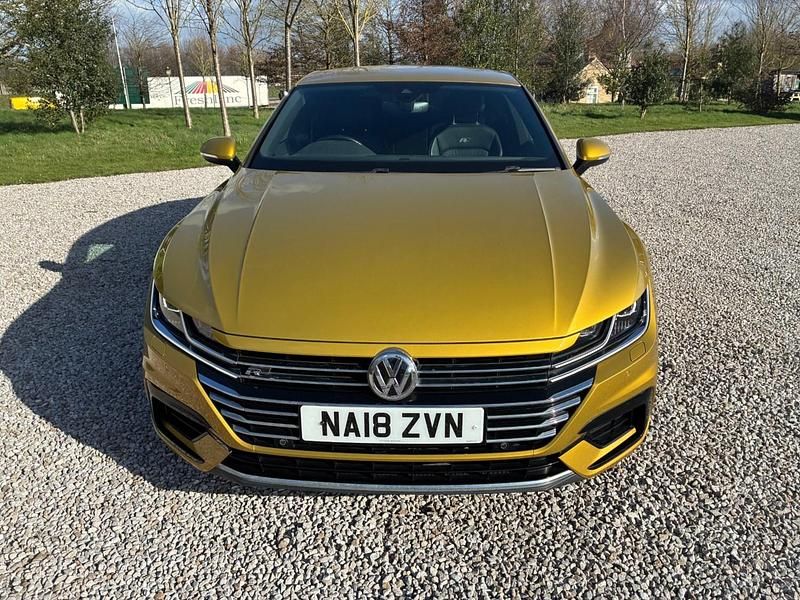 Begagnad VW Arteon R-line 190 HK (139 kW) 2018 Gul Halvkombi