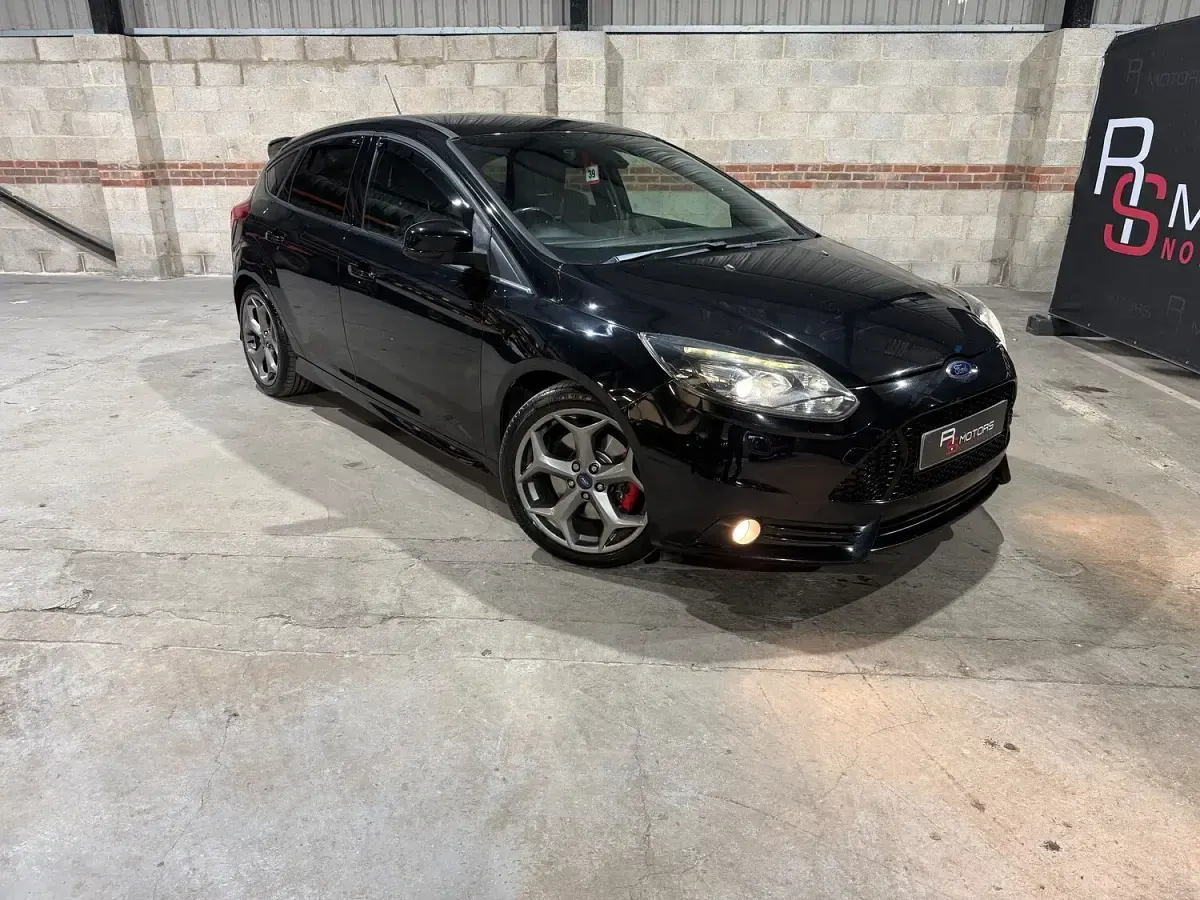 Used Ford Focus ST 250 HP (183 kW) 2014 Black Hatchback