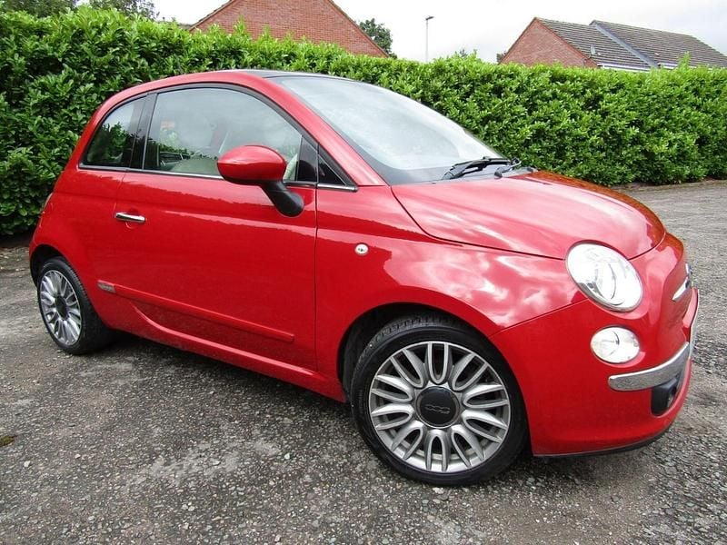 Red Used 2015 Fiat 500 Lounge Hatchback | £4,487 (Fair price) - Image 1/4