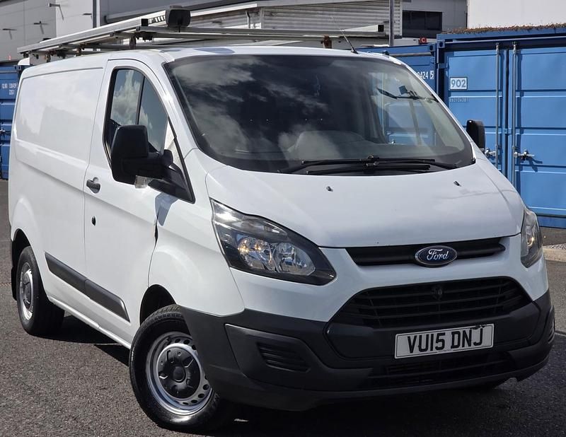 White Used 2015 Ford Transit Custom Van | £4,995 (Good price) - Image 1/4