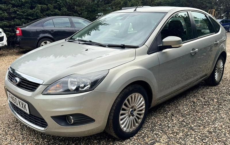 Used Ford Focus Titanium 110 HP (80 kW) 2010 Silver Hatchback