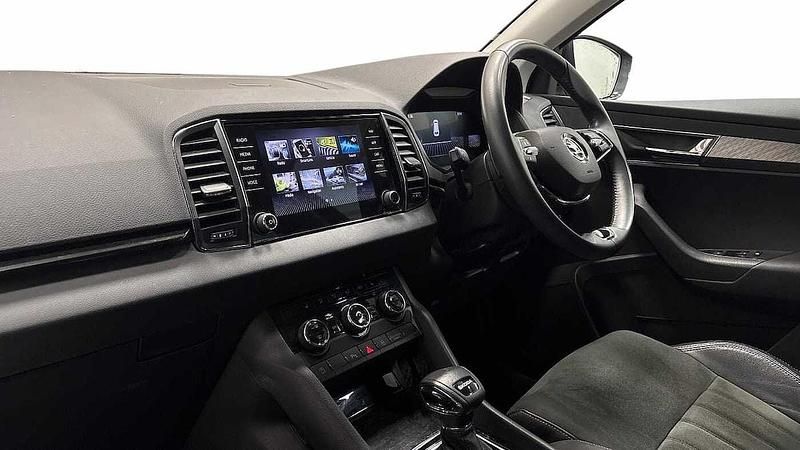 Used Skoda Karoq SE L 150 HP (110 kW) 2023 Black magic pearl effect SUV