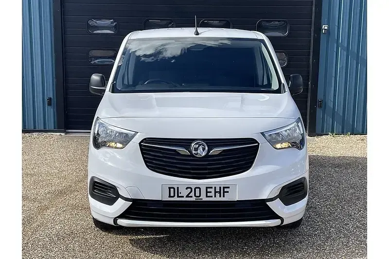 Used Vauxhall Combo Sportive 100 HP (73 kW) 2020 White MPV