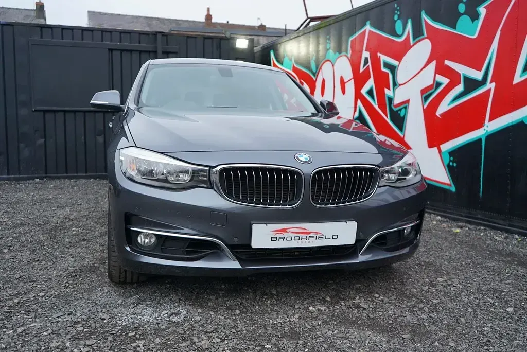 Used BMW 330 Luxury Line 258 HP (189 kW) 2015 Grey Hatchback
