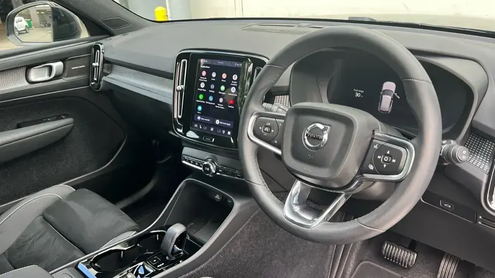 Used Volvo XC40 Plus 197 HP (144 kW) 2025 Black SUV