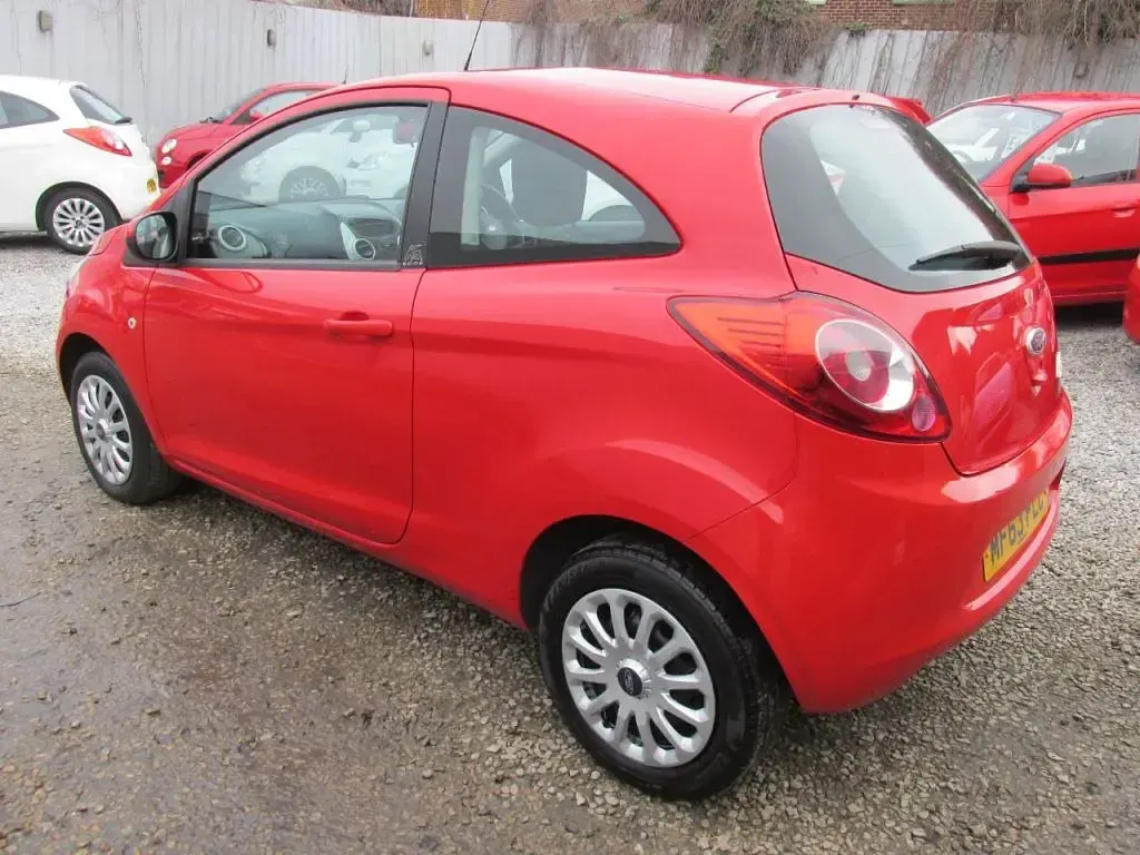 Used Ford Ka 69 HP (50 kW) 2015 Red Hatchback