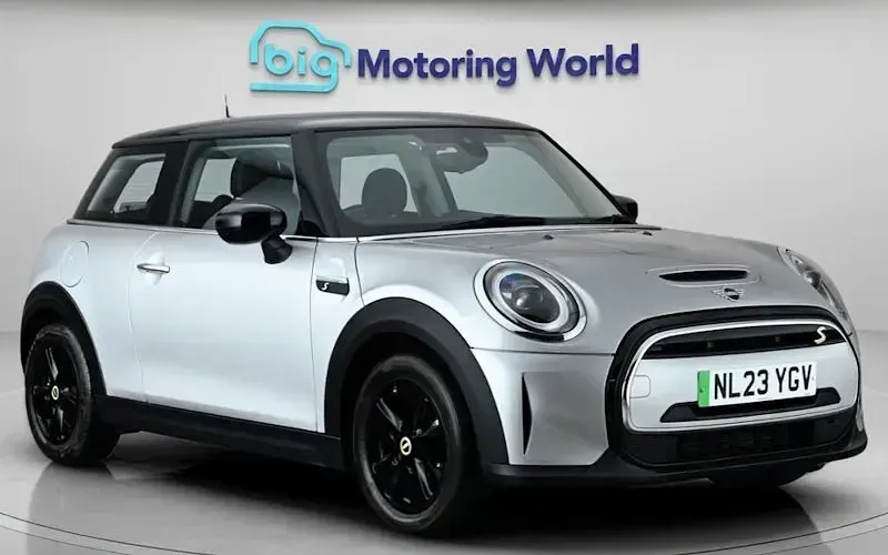 Used Mini Cooper Level 1 135 kW (184 HP) 2023 Hatchback