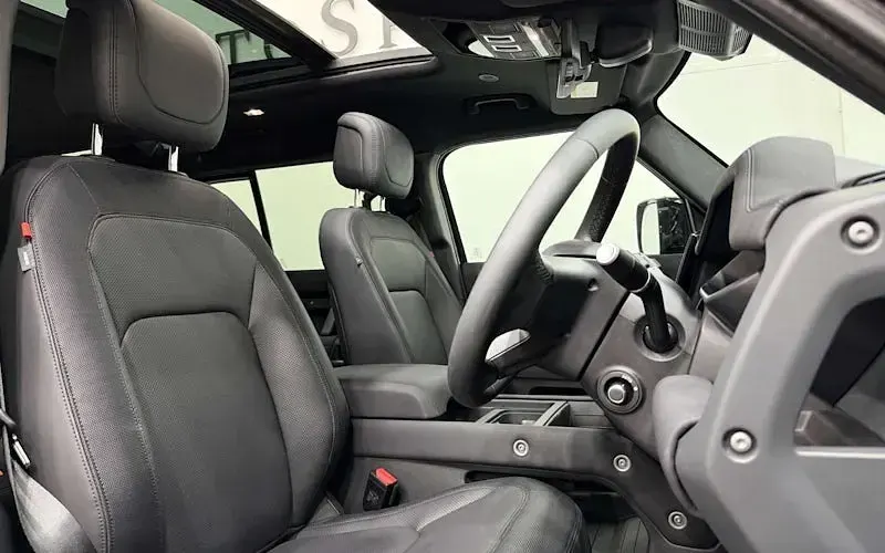 Used Land Rover Defender HSE Dynamic 404 HP (297 kW) 2023 Black SUV