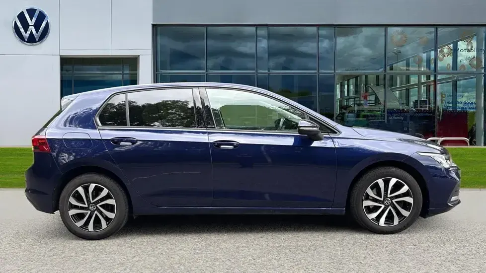 Used VW Golf VIII Active 150 HP (110 kW) 2022 Atlantic blue metallic
