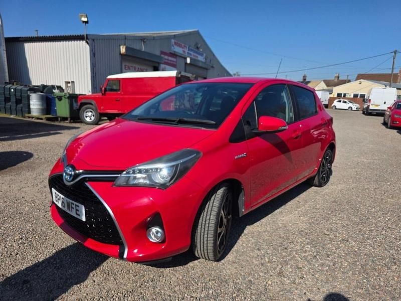 Used Toyota Yaris Hybrid Design 2016 Red Hatchback