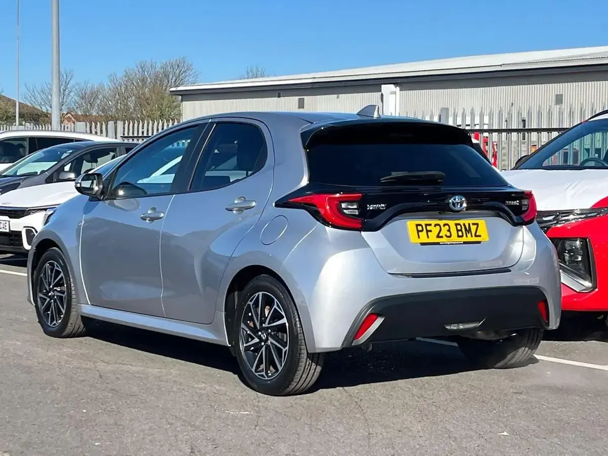 Used Toyota Yaris Design 116 HP (85 kW) 2023 Silver Hatchback