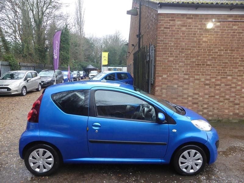 Used Peugeot 107 Active 68 HP (50 kW) 2014 Blue Hatchback