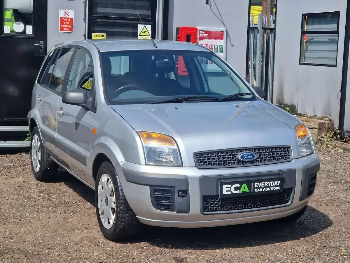 Used Ford Fusion Style 79 HP (58 kW) 2009 Silver Hatchback