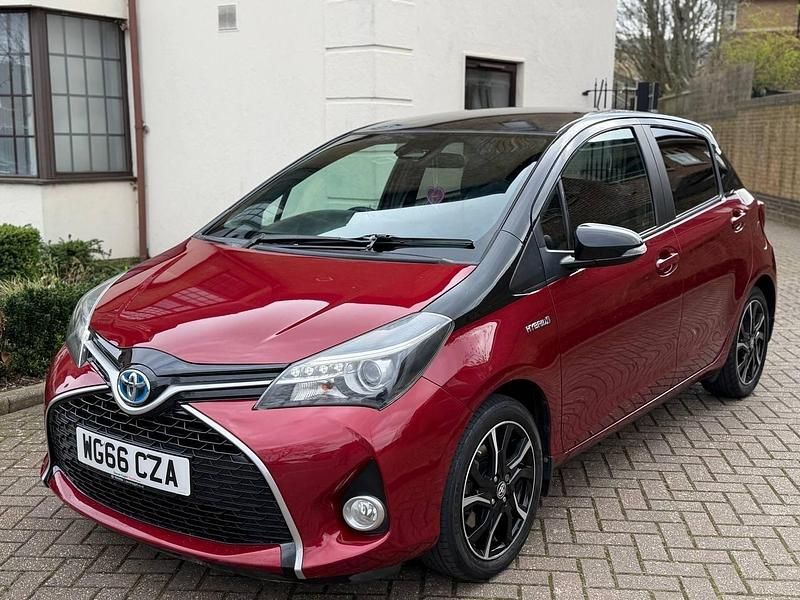 Used Toyota Yaris Hybrid Design 2016 Red Hatchback