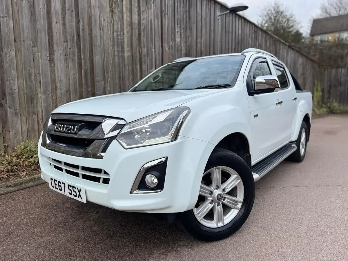 Used Isuzu D-Max 160 HP (117 kW) 2017 White Pickup