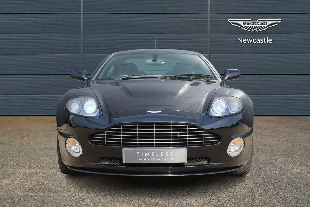 Used Aston Martin Vanquish 527 HP (387 kW) 2005 Black Coupe