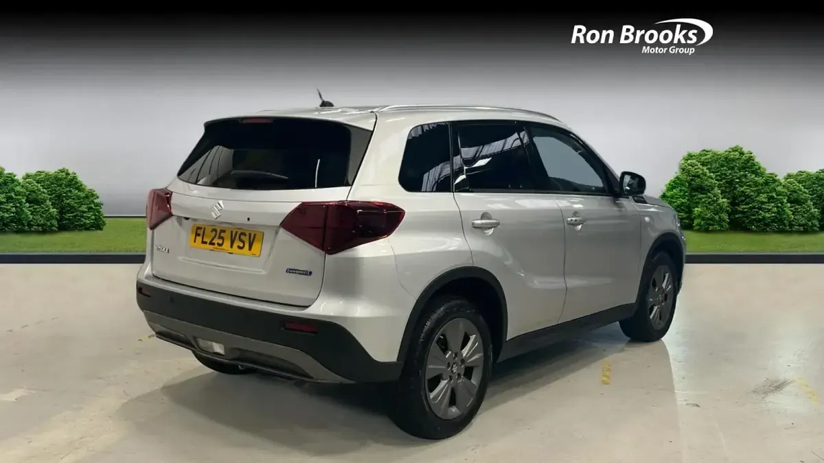 Używany Suzuki Vitara 116 KM (85 kW) 2025 Srebrny SUV
