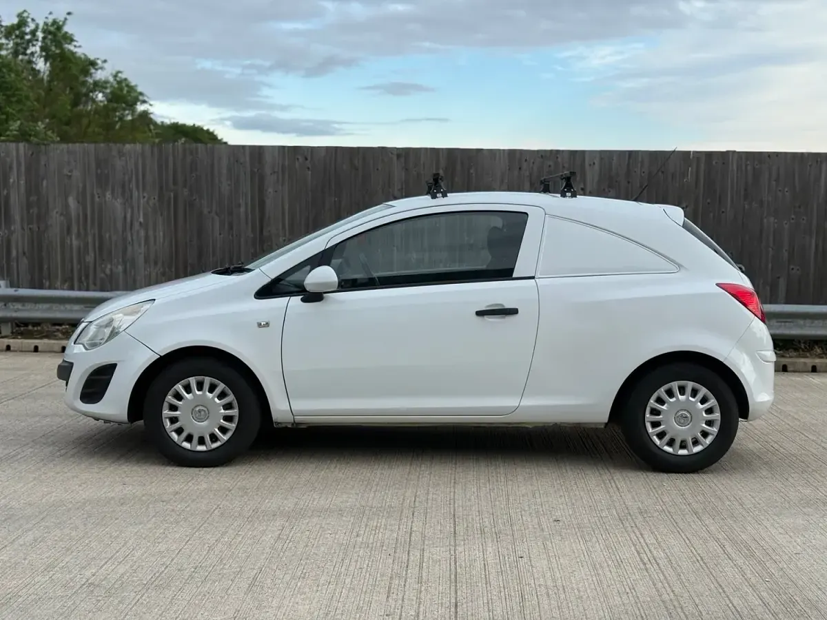 Used Vauxhall Corsa 2013 White Hatchback