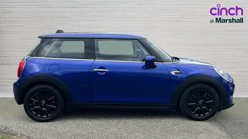 Usado Mini Cooper Classic 136 HP (100 kW) 2020 Azul Citadino