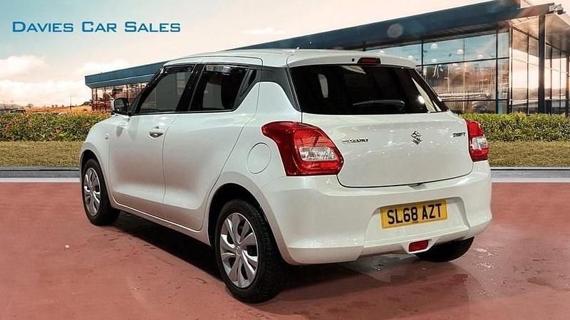 Used Suzuki Swift SZ3 90 HP (66 kW) 2018 White Hatchback