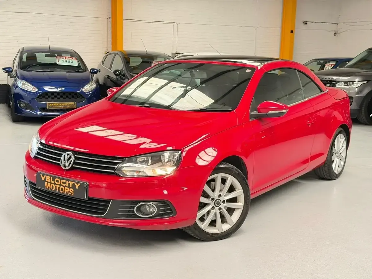 Used VW Eos SE 140 HP (102 kW) 2011 Red Cabriolet