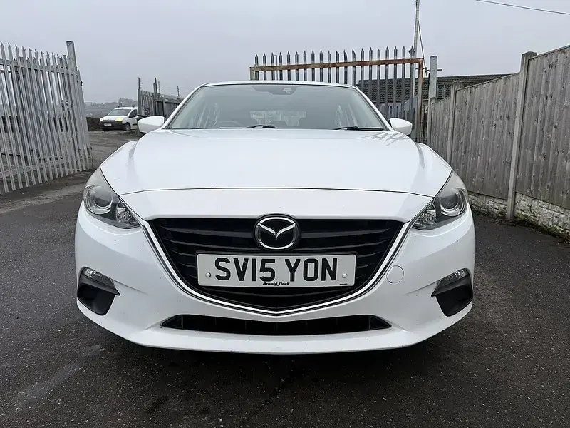 Used Mazda 3 2015 White Hatchback