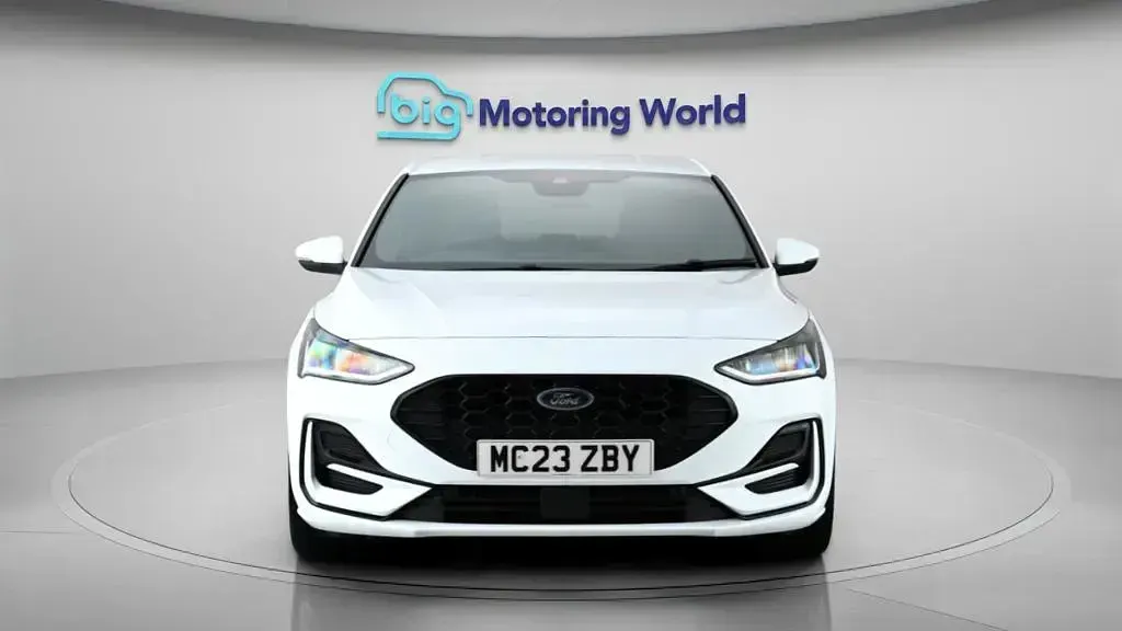 Used Ford Focus ST-Line 155 HP (114 kW) 2023 White Hatchback