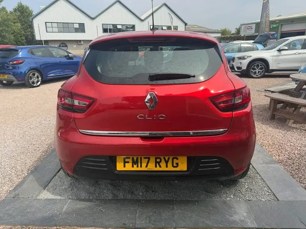Used Renault Clio Dynamique 90 HP (66 kW) 2017 Red Hatchback