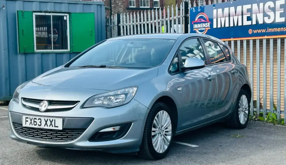 Begagnad Vauxhall Astra 2013 Silver Halvkombi