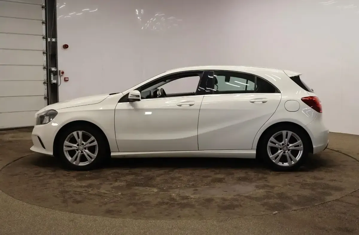 Used Mercedes A180 109 HP (80 kW) 2016 White Hatchback