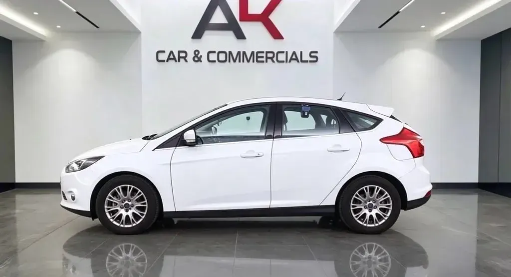 Used Ford Focus Titanium 136 HP (100 kW) 2011 White Hatchback